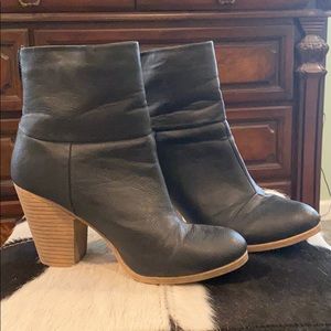Adorable black size 10 booties